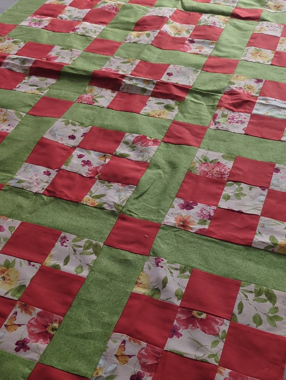 Handmade Unfinished Quilt Top UFO Floral Patchwork Green Red 30.5 x 53 - Picture 9 of 13